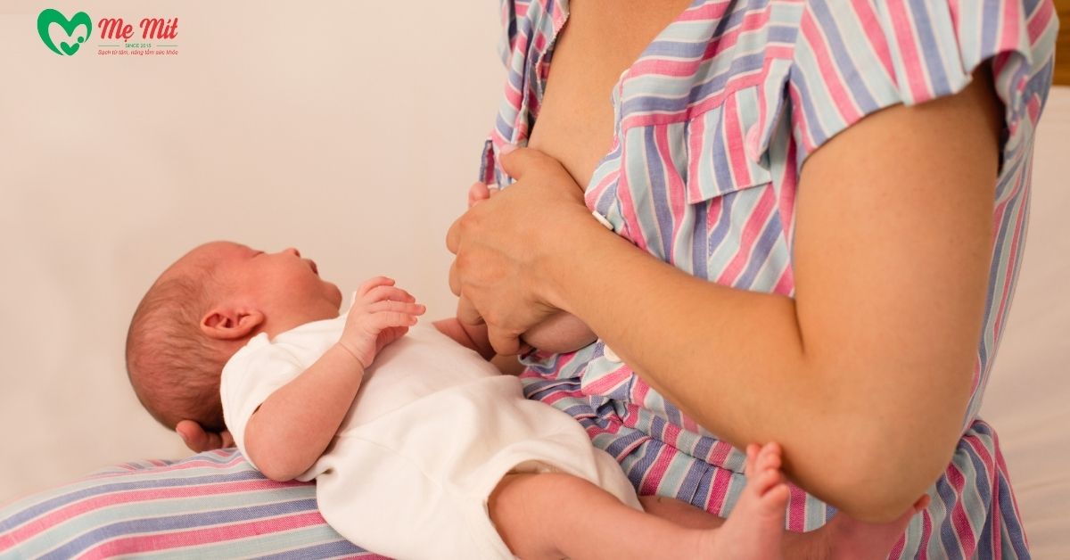 Ép trẻ bú khiến trẻ cáu gắt