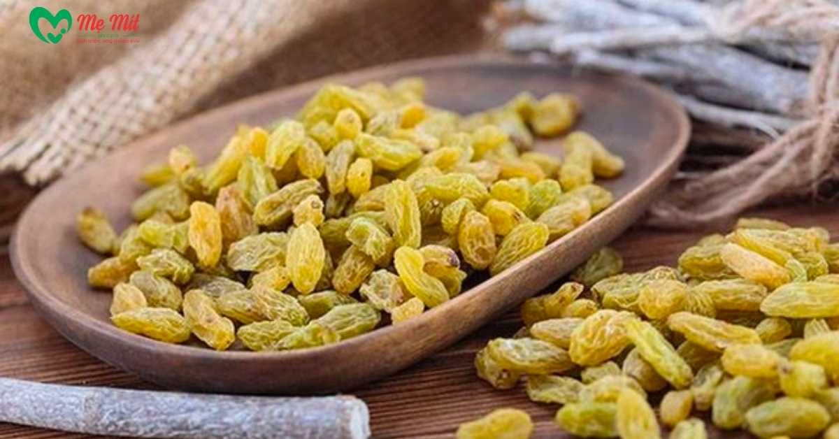 Nho khô là nguồn của các hợp chất tự nhiên gọi là dinh dưỡng thực vật.