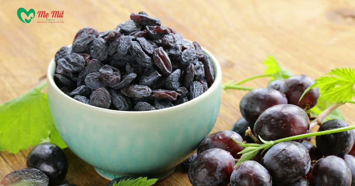 Nho khô rất giàu chất xơ.